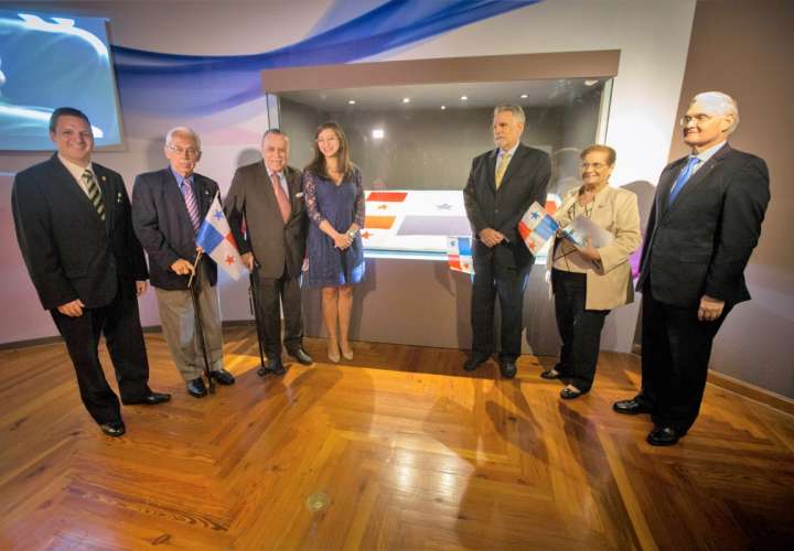 Museo exhibe primeras banderas panameñas izadas en la zona