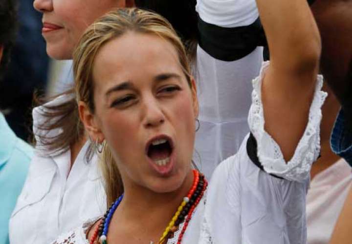 Tintori, esposa de opositor venezolano, pide ayuda Paraguay