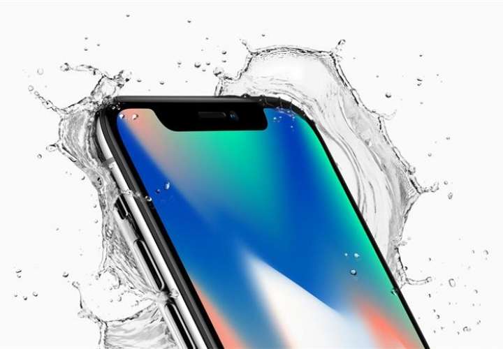 Fotografìa cedida por Apple Inc. que muestra el iPhone X de Apple con water splash, presentado en el nuevo teatro Steve Jobs, durante el evento especial de Apple en la nueva sede de Apple en Cupertino, California, EE.UU.. EFE/APPLE INC.