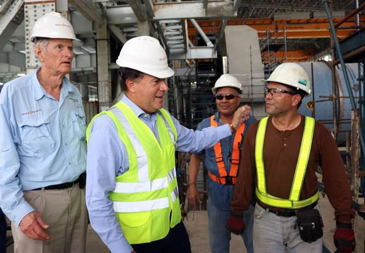 Varela constata avance de mina y generación de empleo