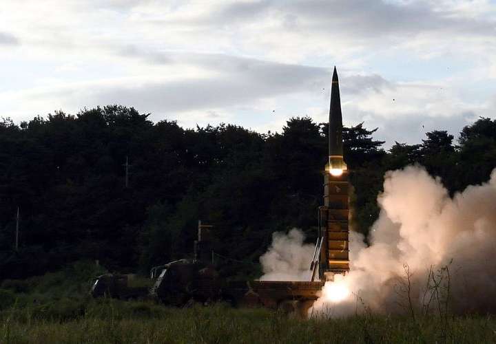 Kim celebra lanzamiento del último misil coreano