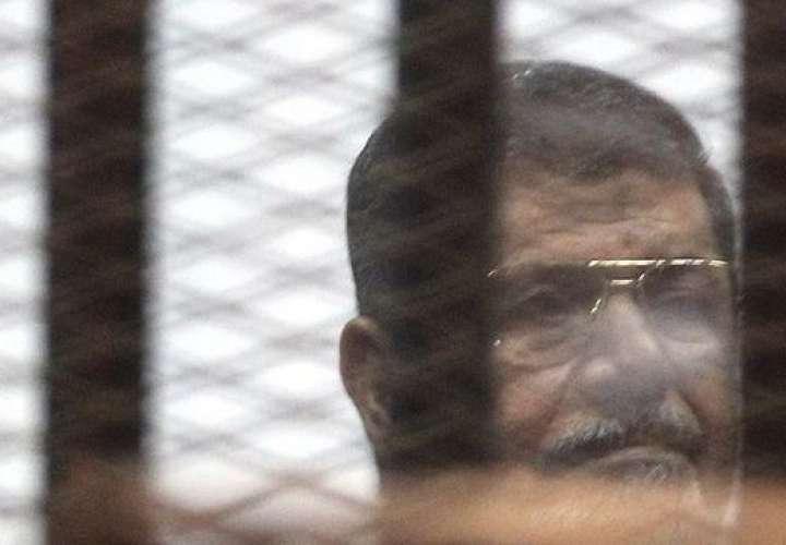Confirman cadena perpetua a expresidente egipcio Mursi 