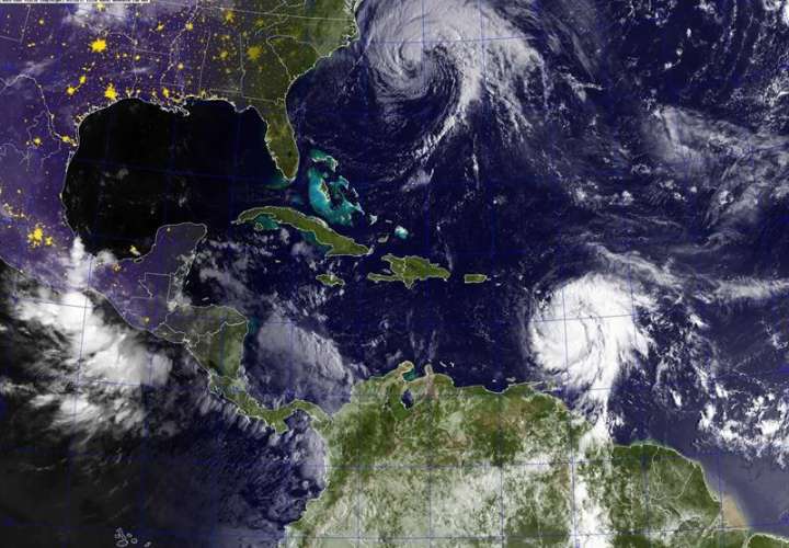 Fotografía cedida por la Marina de los EE.UU. muestra una imagen de satélite GOES de los huracanes José (arriba) en el Océano Atlántico y María en el mar Caribe. EFE