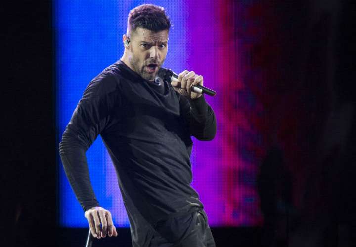 Ricky Martin envía su solidaridad y cancela concierto 