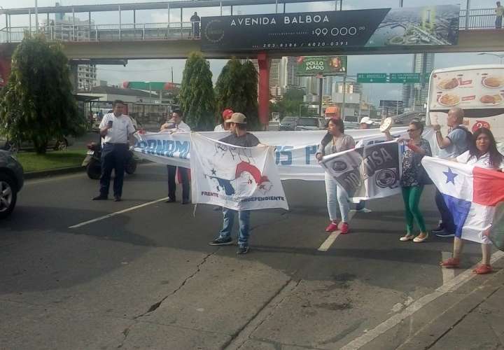 Panamá para los Panameños cierra vías 