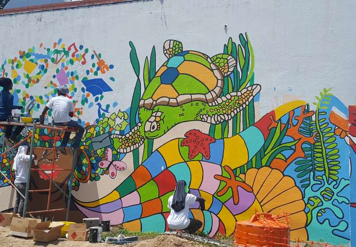 Destruyen mural cultural en Colón