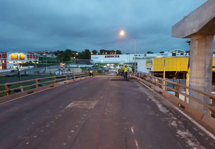 Reabren puente de Villa Lucre 