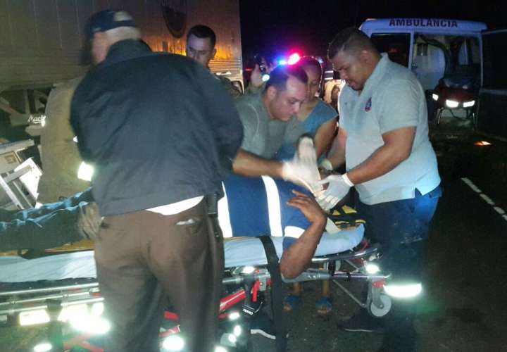 Choque entre mula y camión deja un herido en Bocas
