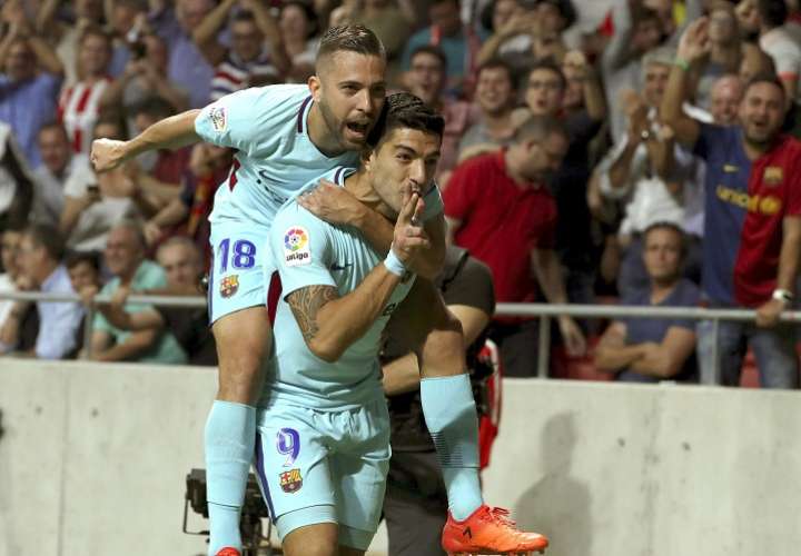 Luis Suárez consiguió la igualada en el minuto 82. Foto: AP