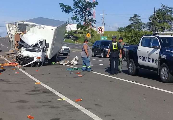 Dos heridos deja colisión entre camiones