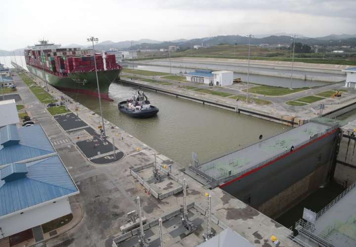 Canal de Panamá levantará restricciones para buques de gas natural licuado