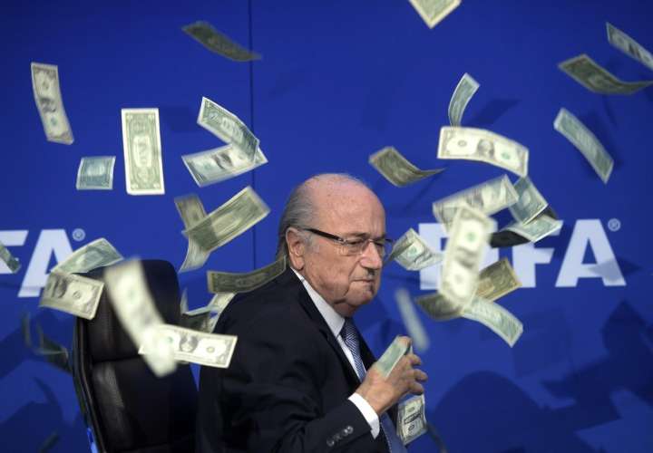 Hope acusa a Joseph Blatter de abuso sexual