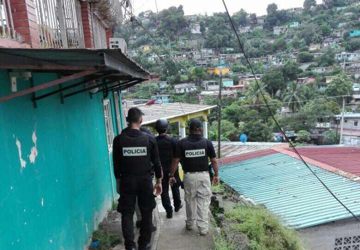 Buscan a delincuentes, drogas y armas en San Isidro