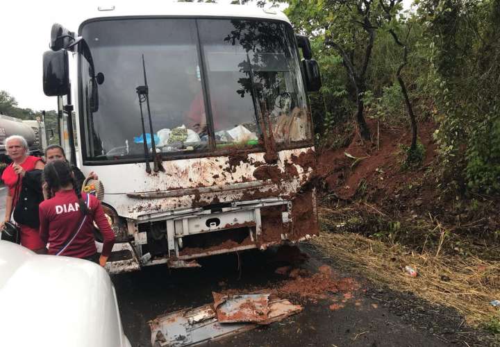 8 heridos deja accidente de bus en Los Ruices