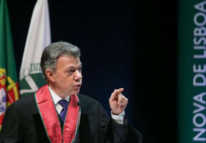 El presidente de Colombia y premio Nobel de la Paz, Juan Manuel Santos, en un acto ayer lunes, en Portugal. EFE