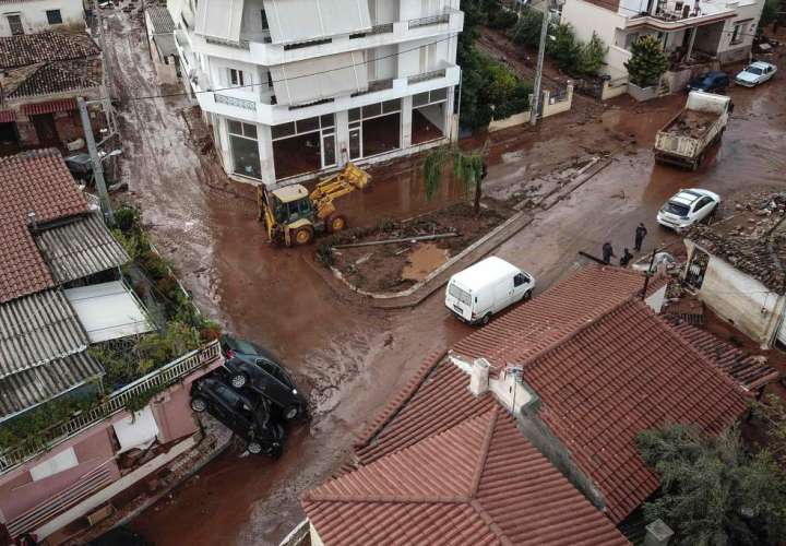 Aumentan a 19 muertos por las inundaciones en Grecia