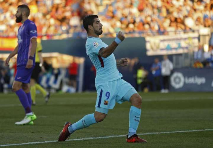 El uruguayo Luis Suárez celebra una de sus anotaciones./ Foto AP