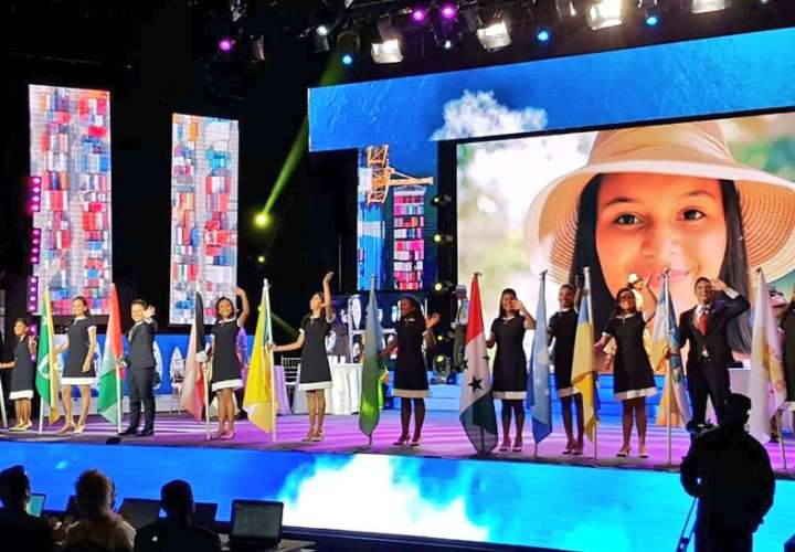  Ellos son los 12 mejores jóvenes oradores, son el presente y futuro de Panamá. Hoy buscarán alzarse con la tan anhelada Copa Oratoria 2017.  / Foto: @oratoriapanama