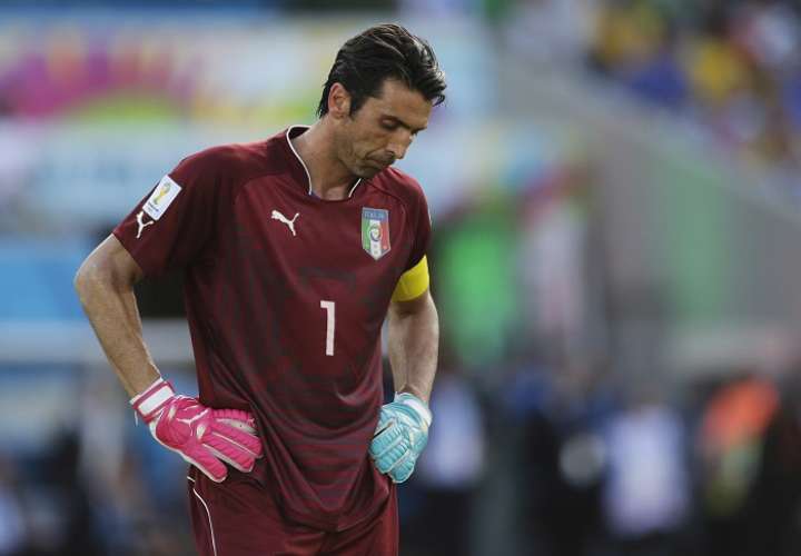 Gianluigi Buffon lamenta que Italia quedará fuera del Mundial. Foto: AP