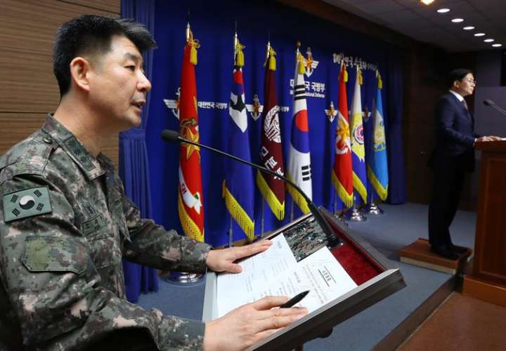 El coronel Roh Jae-cheon, portavoz del Estado Mayor Conjunto, da una rueda de prensa sobre la deserción de un soldado norcoreano en el Ministerio de Defensa en Seúl (Corea del Sur). EFEArchivo