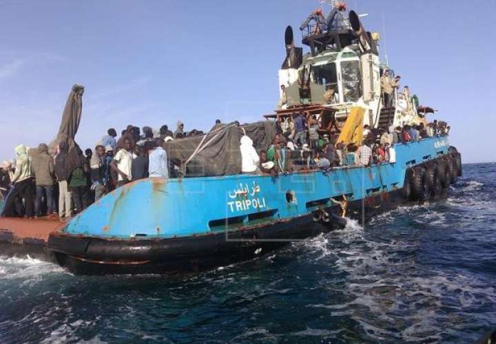 Rescatan a 326 personas a la deriva en el Mediterráneo