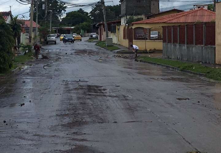 El área más afectadas se reportó en El Crisol donde el agua se introdujo a una cinco viviendas. /  Foto: @Telemetro