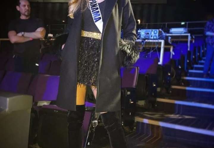 De Santics se gana el título de 'miss' amistad en el Miss Universo