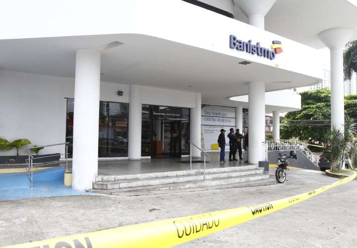 Policía busca a los dos asaltantes de banco