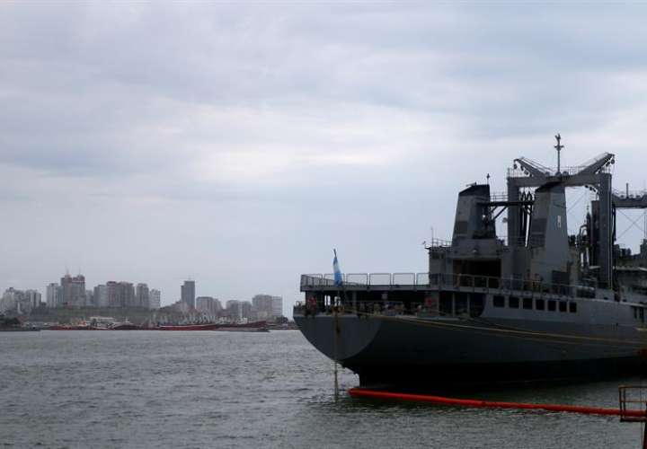 Vista de un buque de la Armada Argentina en el puerto marítimo ubicado en Mar del Plata (Argentina). EFE