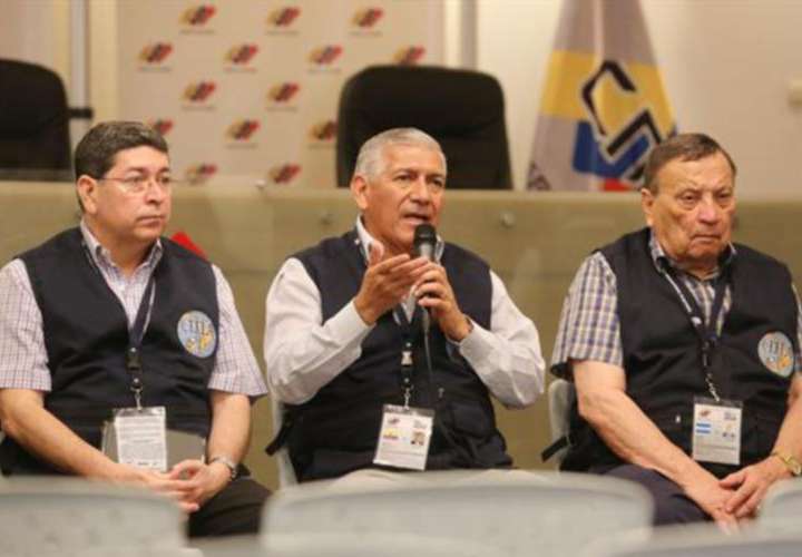 Observadores dicen que el sistema electoral venezolano es seguro