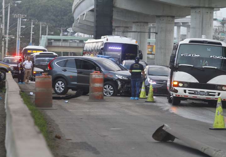 Conductor muere al chocar el auto en la vía Tocumen