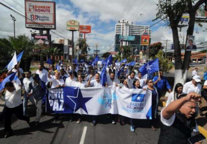 Otra vez bloquean vías en Honduras por presunto fraude en elecciones