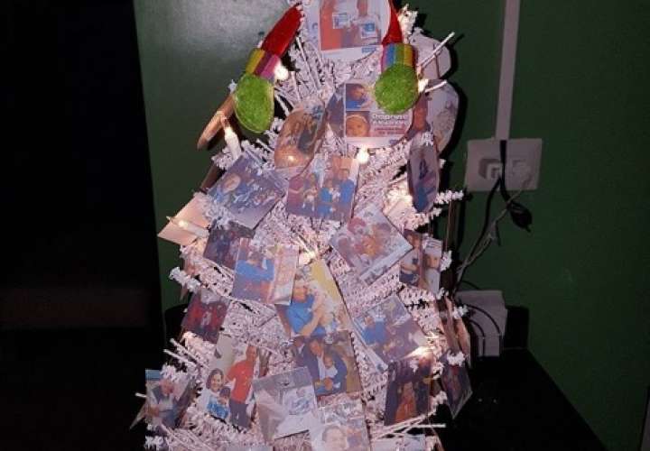 Luis Casis dedica su árbol de Navidad a los niños que ha ayudado