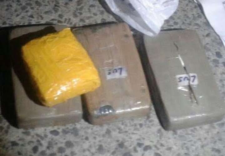 Detienen a 7 chiricanos y un tico con 97 paquetes de cocaína