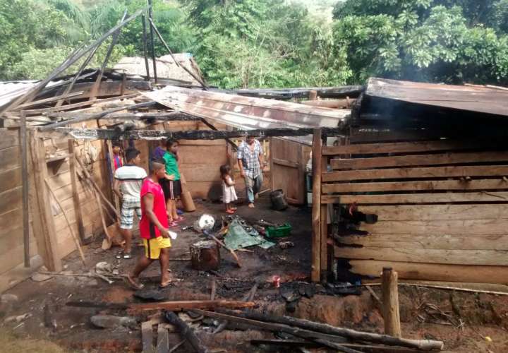 Humilde familia pierde su hogar en un incendio