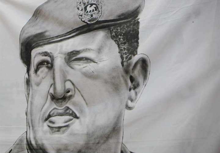 Pancarta con la imagen del fallecido presidente venezolano Hugo Chávez. EFEArchivo
