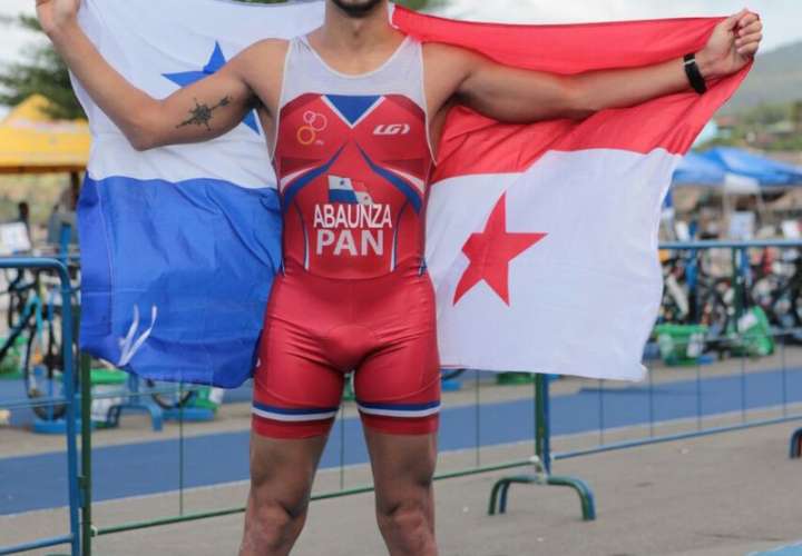 Armando Abaunza se llevó la medalla de bronce del triatlón masculino.