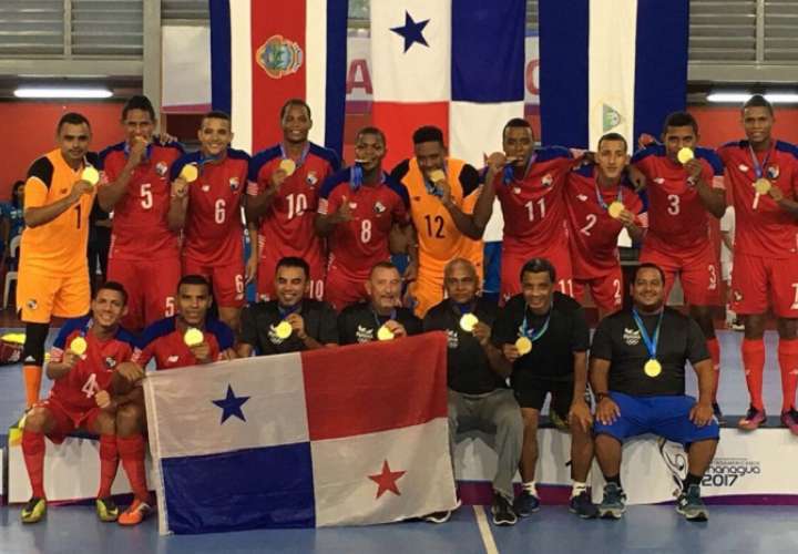 Equipo recibe la medalla de oro en los Juegos Centroamericanos. Foto: COP