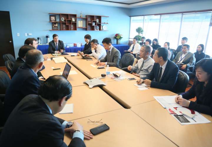 Ejecutivos de Air China visitan Panamá para preparar vuelo inaugural de marzo