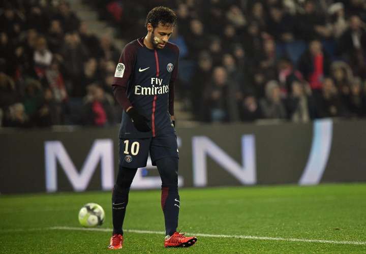 Neymar durante un partido por la Liga 1 entre París Saint Germain y el Caen. Foto: EFE