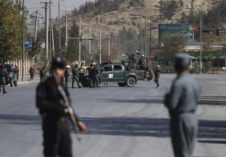 Soldados montan guardia tras un ataque en Kabul (Afganistán). EFEArchivo