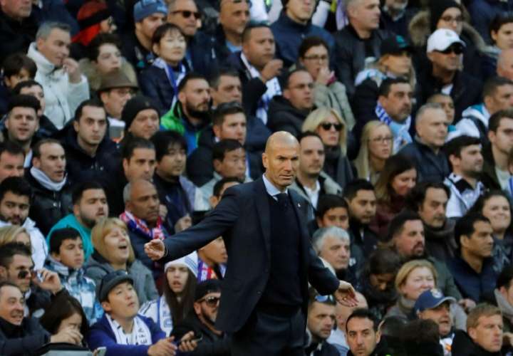 Zidane, durante el partido correspondiente a la jornada 17 ante el Barcelona. Foto: EFE