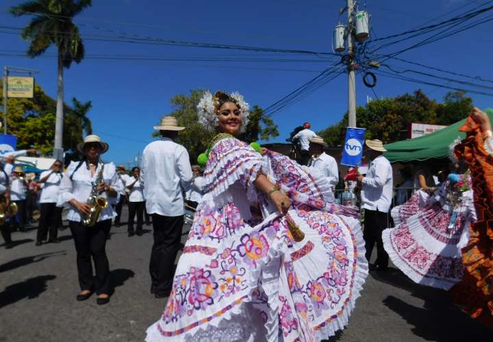 Azuero espera inyección de $30 millones por desfile de las Mil Polleras