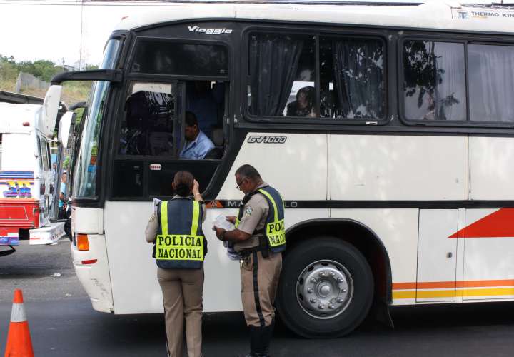 Transportistas alegan que la salida de los autobuses ocasionará un caos vehicular.  Foto: Ilustrativa