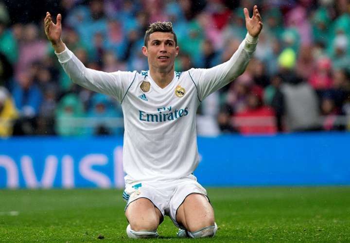 Cristiano Ronaldo se lamenta de una acción durante el partido de Liga. Foto: EFE