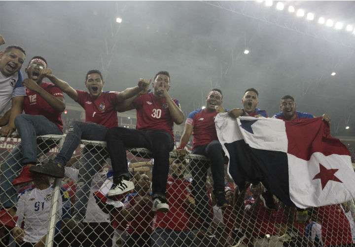 Muchos fanáticos panameños harán el largo viaje para apoyar a la Roja en el Mundial de Rusia 2018. Foto Anayansi Gamez