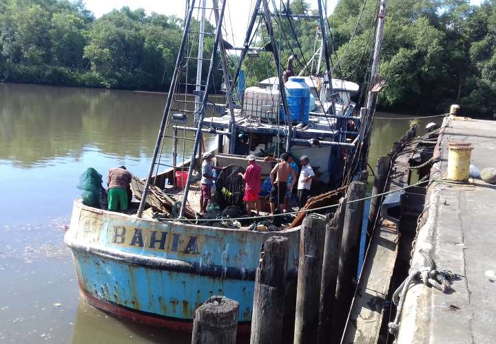 Retienen barco camaronero en Chiriquí