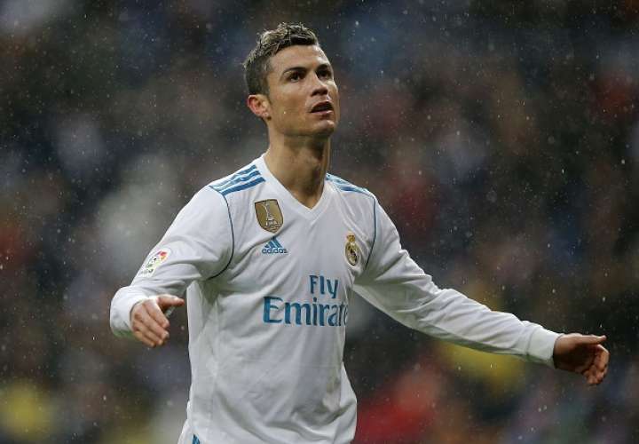 Cristiano Ronaldo recibió en el 2017 su quinto Balón de Oro. Foto: AP