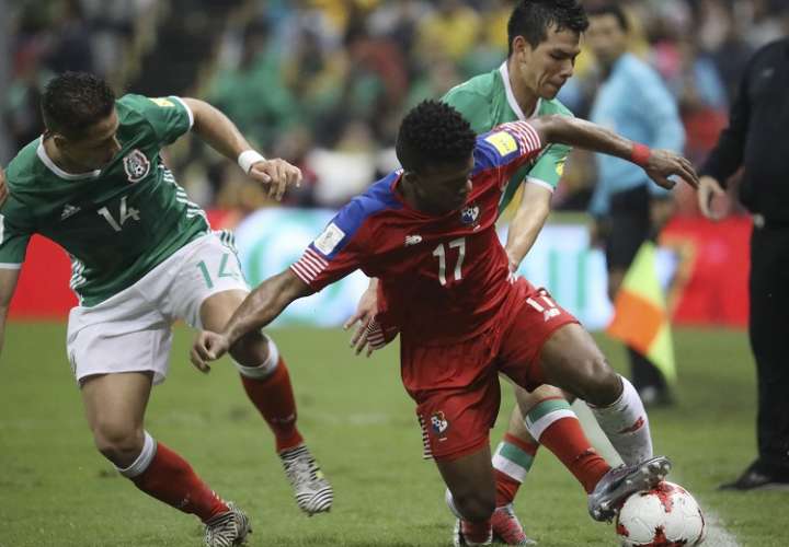 Partido entre México y Panamá, en el estadio Azteca en el eliminatoria para Rusia 2018. / Foto AP