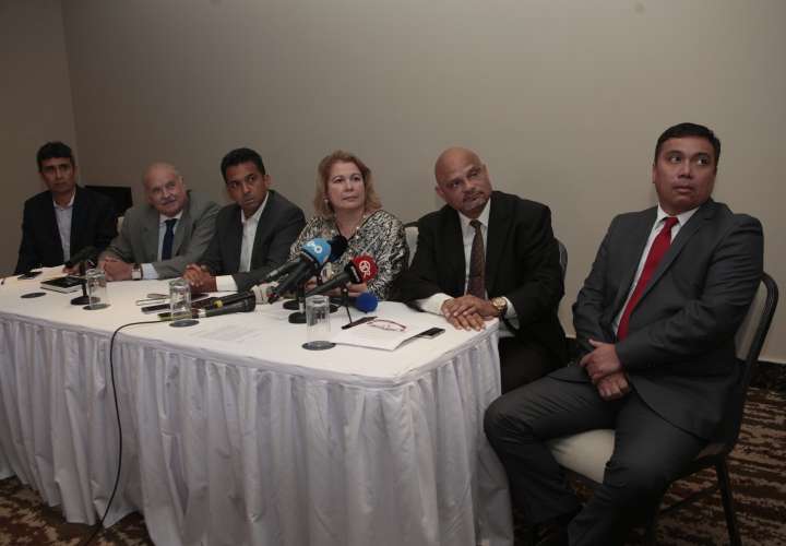Precandidatos independientes firman pacto de no agresión